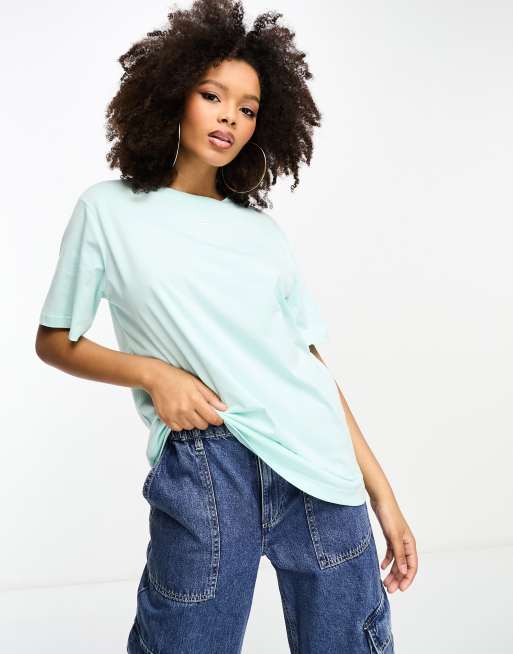 Nike mini swoosh boyfriend t-shirt in jade ice blue | ASOS