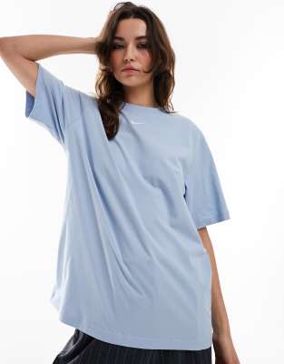 Nike Mini Swoosh Boyfriend T-shirt In Light Blue