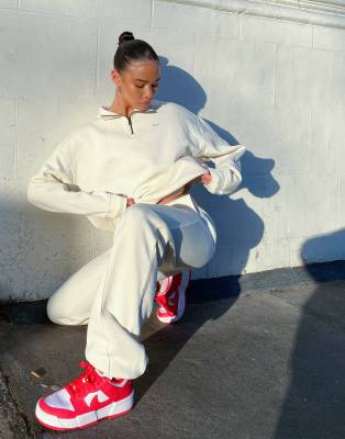 oversized white nike sweatshirt