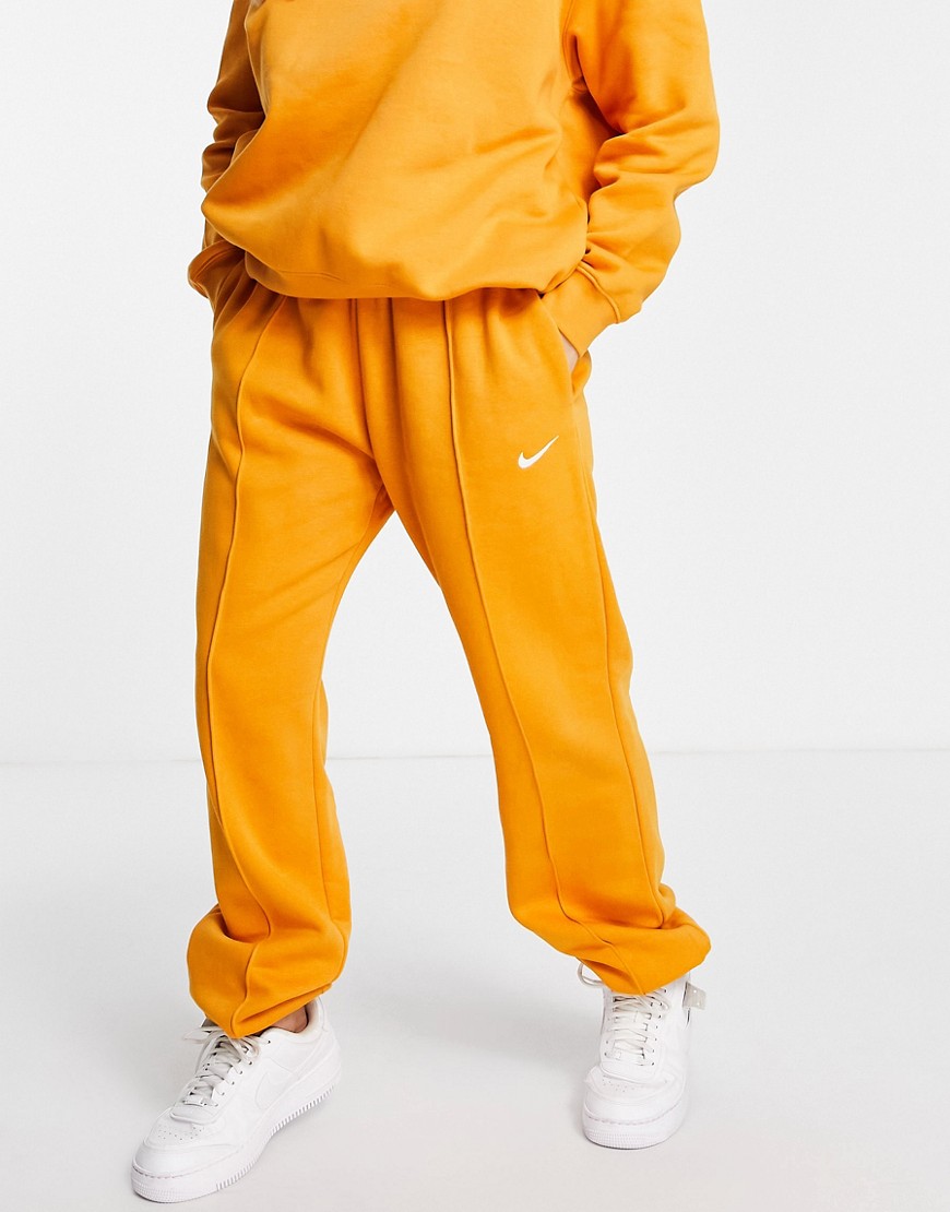 Nike mini swoosh oversized sweatpants in orange-Yellow