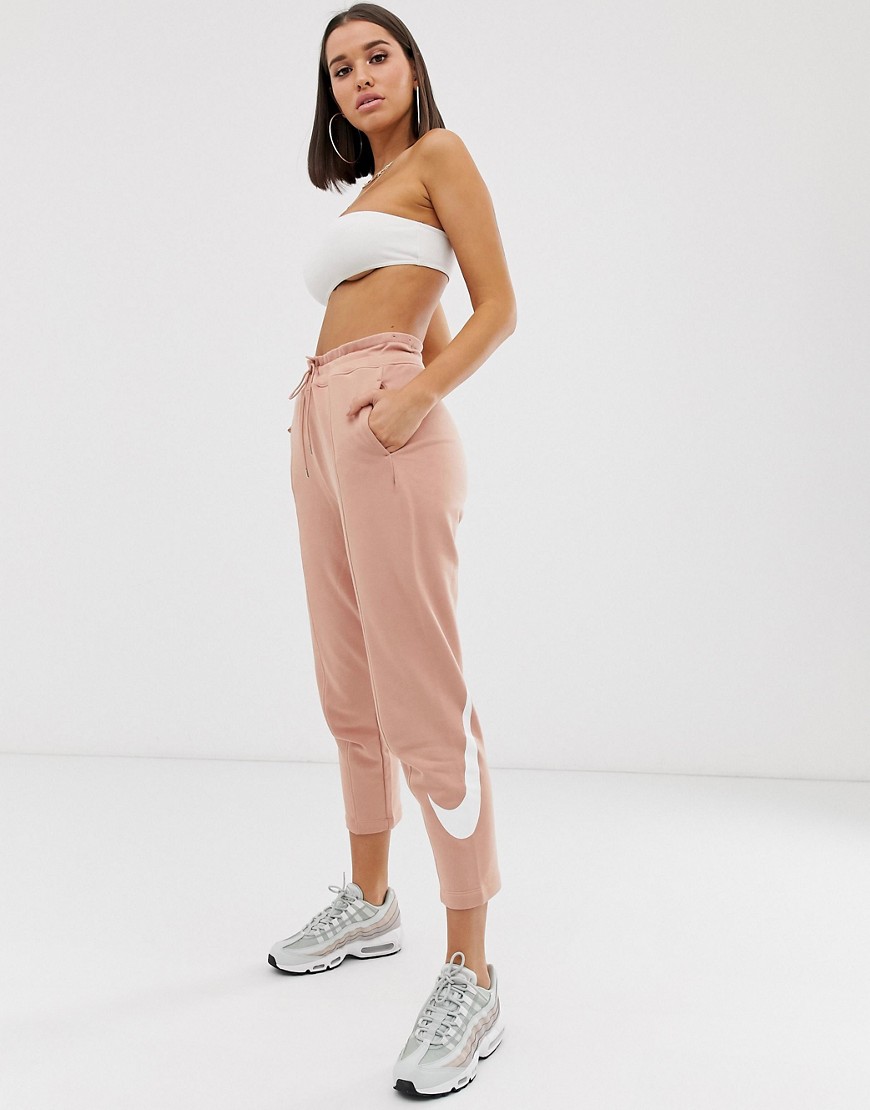 Nike – Mjukisbyxor med stor Swoosh-logga i roséguld-Rosa
