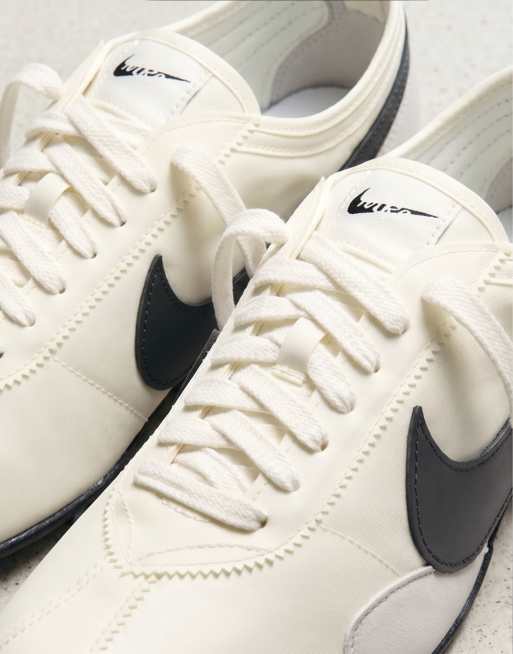 Nike Moon Shoe sneakers i cream och svart, 4 av 5