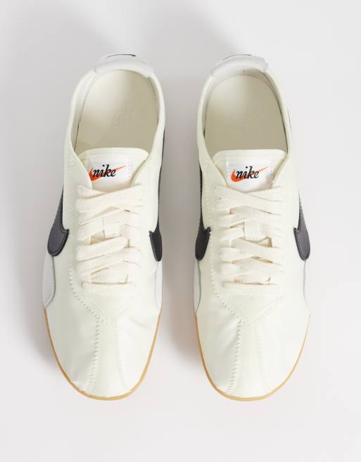 Nike Moon shoe sneakers in off white and black, 2 of 5
