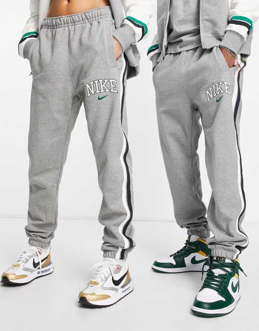 Nike – Mörkgrå mjukisbyxor i unisex-modell och retro collegestil