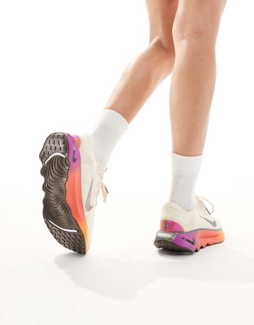 Nike Motiva sneakers in white & gold, 4 of 5