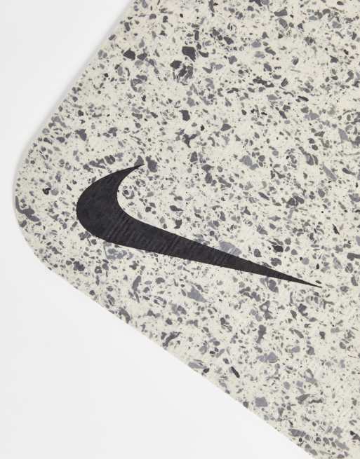 Nike – Move – Mata do jogi o grubości 4mm w kolorze kamiennobeżowym, 4 z 4