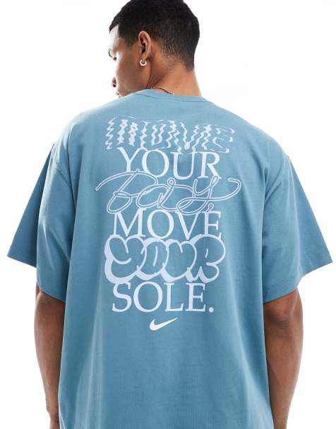 Nike – Niebieski T-shirt z grafiką na plecach - view 1