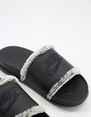 claquette fourrure nike