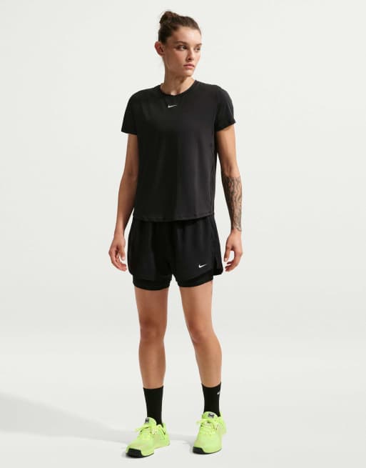 Nike One Classic Dri-FIT top entallado de manga corta en negro, 4 de 4