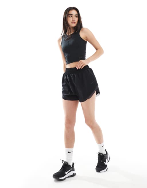 Nike - One - Ensemble de sport avec short 3 pouces à taille haute et volants, top cache-cœur à manches longues et débardeur effet superposé - Noir