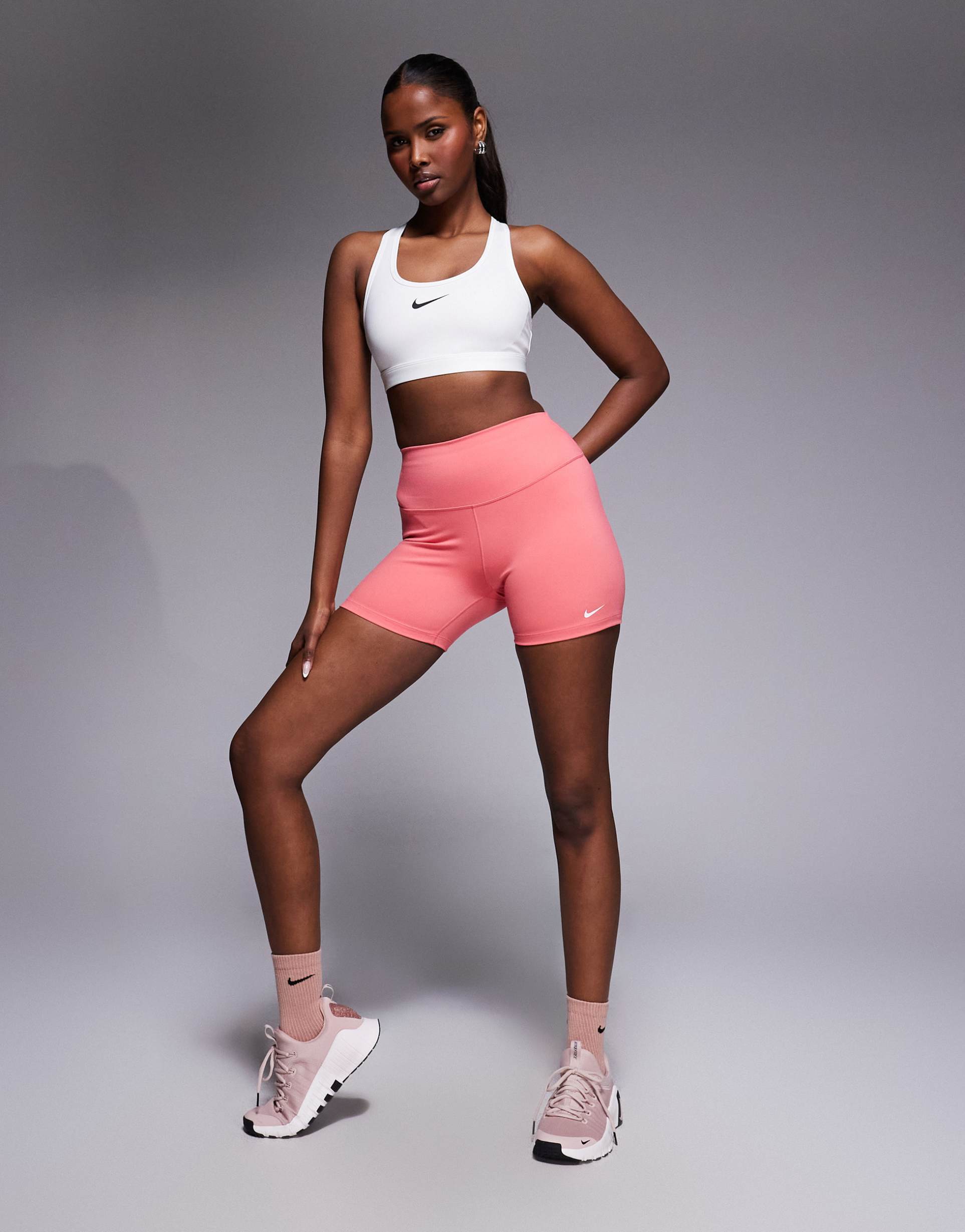 nike one high rise 5-inch shorts in red