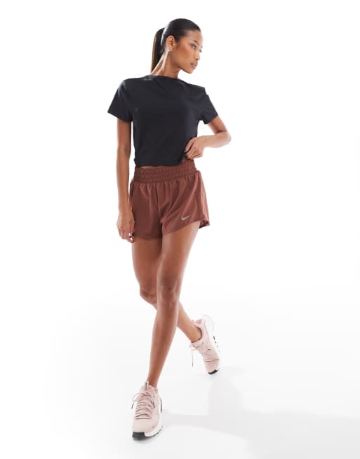 Nike - One Training - 3 inch short met hoge taille in bruin
