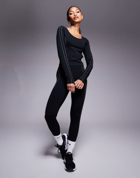 Nike - One Training - 7/8 legging met hoge taille en reflecterende biezen en top in zwart - view 1
