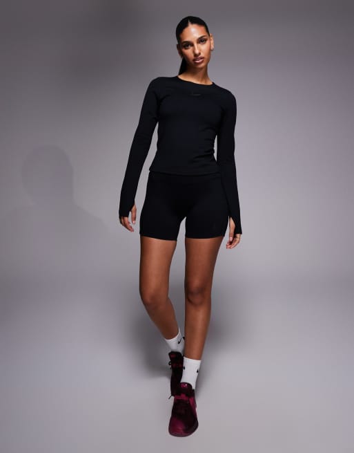 Nike - One Training - Aansluitende top met lange mouwen in zwart, 2 van 4