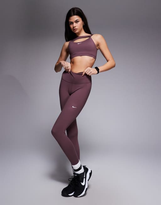 Nike – One Training – Ciemnofioletowy biustonosz sportowy ze skręconym ramiączkiem, 3 z 4