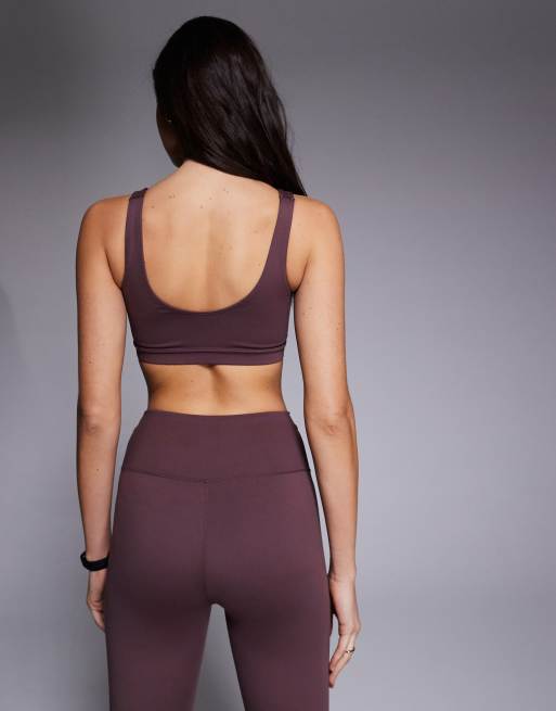 Nike – One Training – Ciemnofioletowy biustonosz sportowy ze skręconym ramiączkiem, 4 z 4