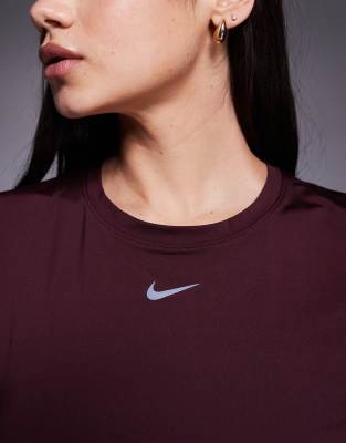Nike One Training Classic T-shirt In Red