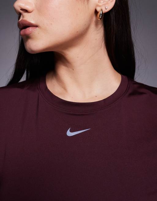 Nike One Training classic t-shirt in burgundy, 2 of 4