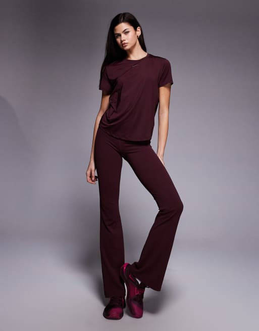 Nike One Training classic t-shirt in burgundy, 3 of 4
