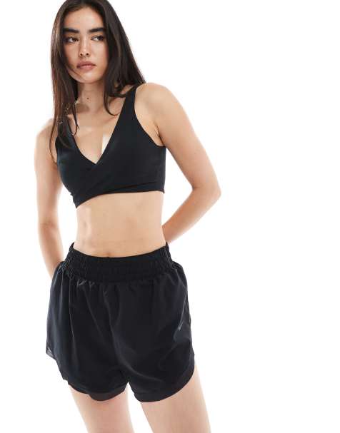 Nike One Training – Czarne szorty Dri-FIT o długości 3 cali z wysokim stanem i falbanką - view 1