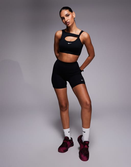 Nike One Training – Czarny biustonosz sportowy ze skręconymi ramiączkami, 2 z 4
