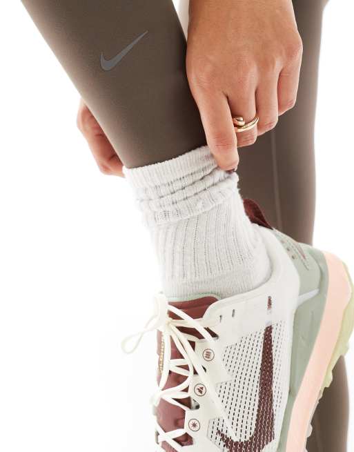 Nike - One - Training - Dri-FIT - 7/8 legging met hoge taille in bruin, 3 van 5