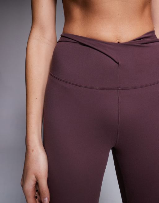 Nike - One - Training - Dri-FIT - 7/8 legging met hoge taille met overslag in donkerpaars, 5 van 5