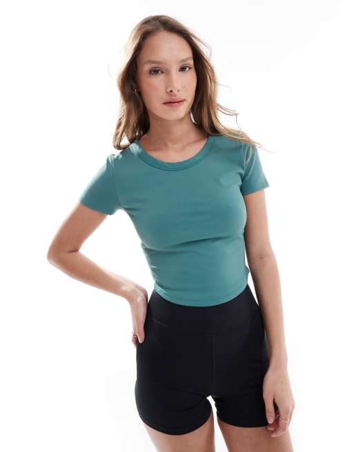 Nike - One Training - Dri-FIT - Aansluitend cropped T-shirt in groen