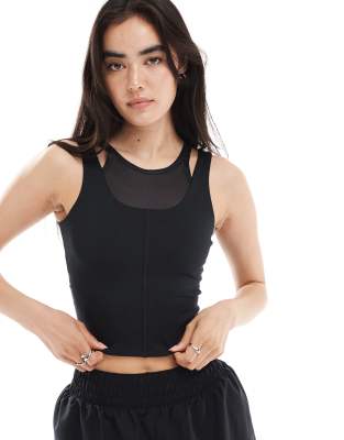Nike - One Training Dri-FIT - Lagen-Trägertop in Schwarz