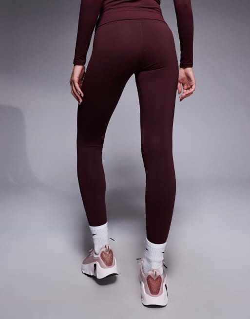 Nike - One Training - Dri-FIT - Legging met naadloze voorkant en hoge taille in bordeauxrood, 2 van 5
