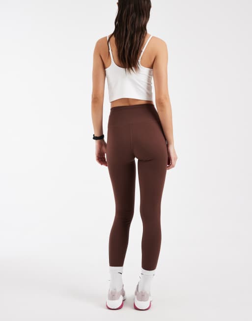 Nike – One Training Dri-FIT – Leggings in Braun mit gewickeltem Bund, 5 von 5