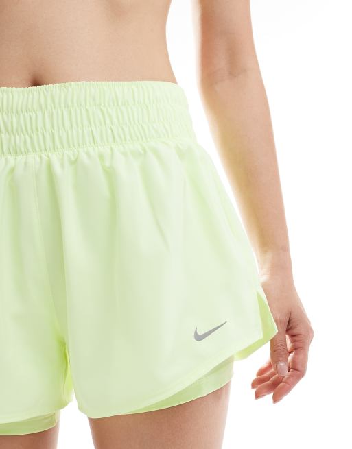 Nike One Training - Dri-FIT - Limegrønne 2-i-1-shorts med mellemhøj talje i 3-tommer-længde, 4 af 5