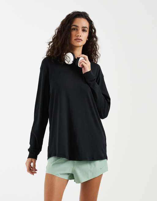 Nike - One - Training - Dri-FIT - Ruimvallend T-shirt met lange mouwen in zwart, 2 van 4