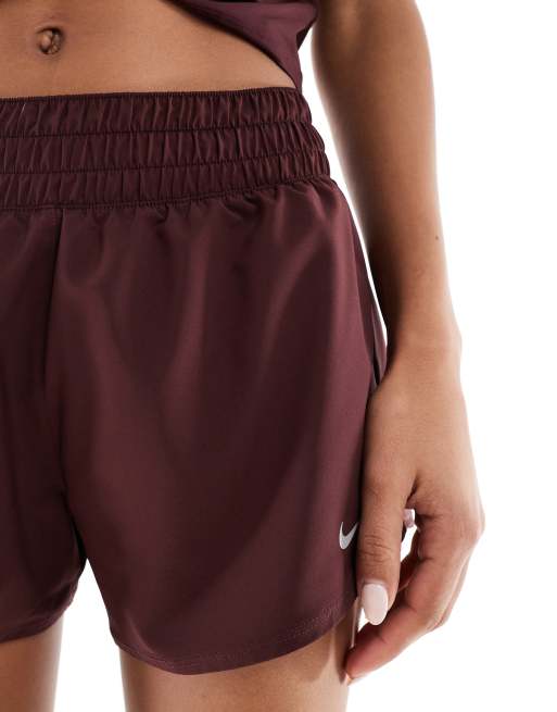 Nike – One Training Dri-FIT – Shorts in Burgunderrot mit mittelhohem Bund, 3 Zoll Schrittlänge, 3 von 5