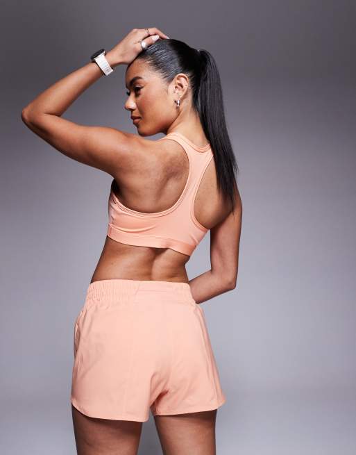 Nike – One Training Dri-FIT – Shorts in Koralle mit mittelhohem Bund, 3 Zoll Schrittlänge, 4 von 5
