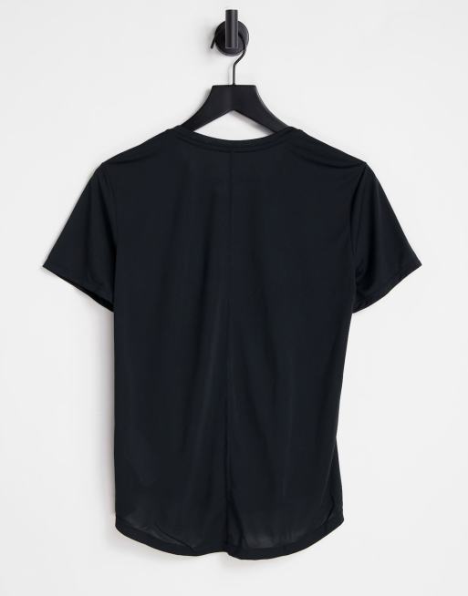 Nike One Training - Dri-FIT - Sort t-shirt med almindelig pasform, 2 af 4
