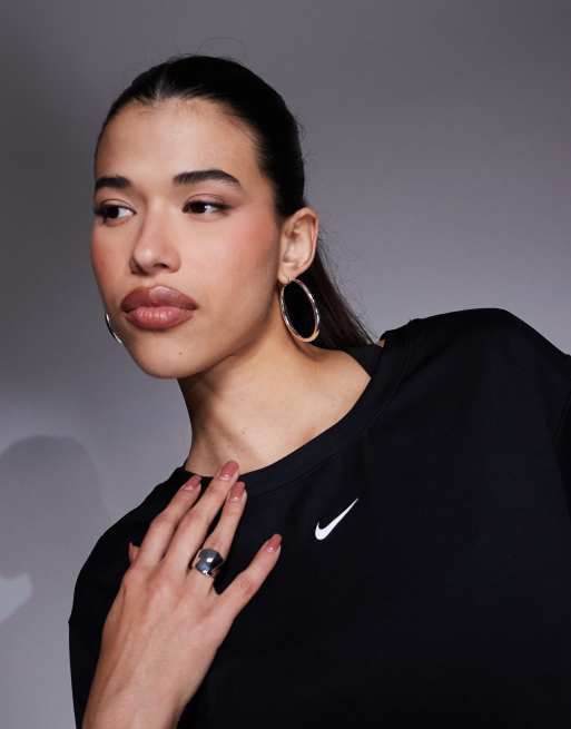 Nike One Training Dri-FIT sweatshirt in black, 4 of 4