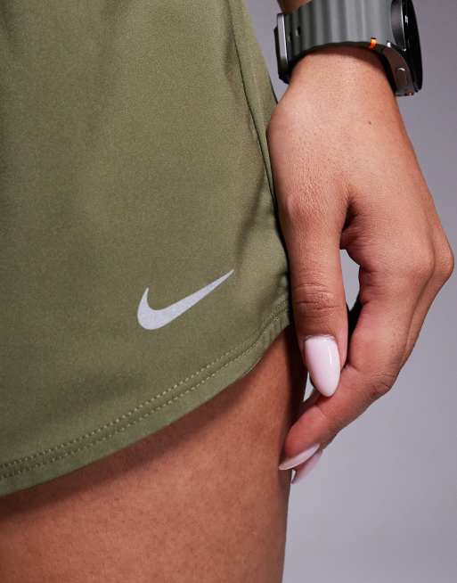 Nike – One Training Dri-FIT – Szorty w kolorze khaki o długości 3 cali ze średnim stanem, 3 z 5