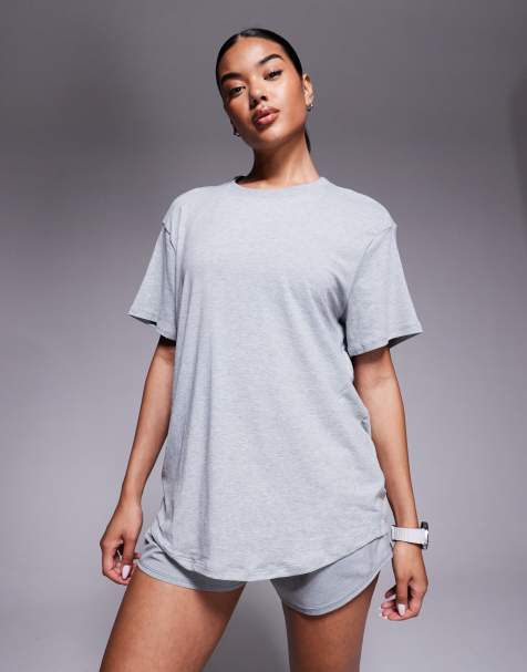 Nike – One Training Dri-FIT – T-Shirt in Grau mit lockerem Schnitt - view 1
