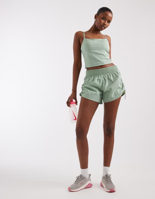 Nike One Training - Dri-FIT - Top verde de tirantes con sujetador incorporado, 2 de 4