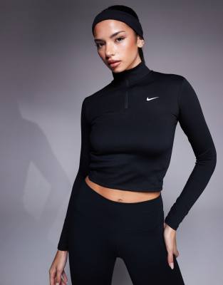 Nike - One Training - Figurbetontes, langärmliges Oberteil in Schwarz mit kurzem Reißverschluss