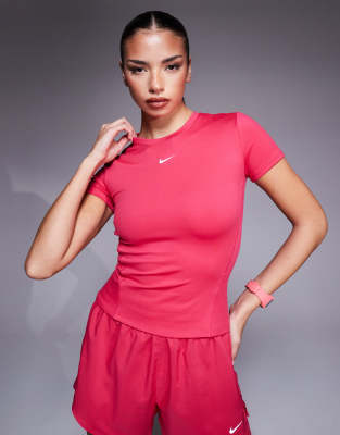Nike - One Training - Figurbetontes T-Shirt in Rosa