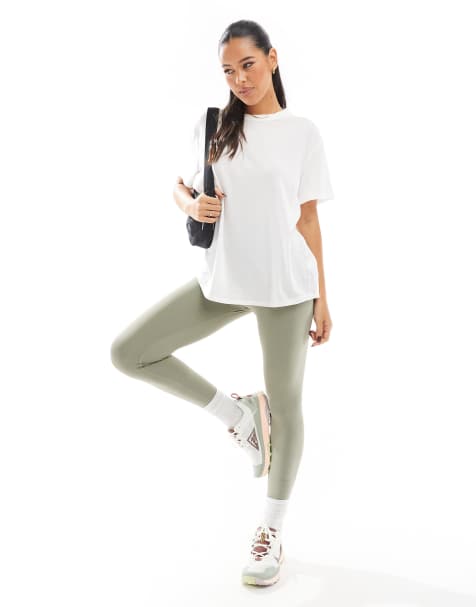 Nike - One Training - Hvid og afslappet T-shirt - view 1