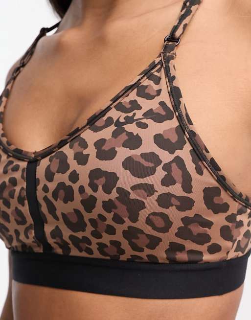 Nike – One Training Indy Dri-FIT – Brun leopardmönstrad sport-bh med lätt stöd, 3 av 4