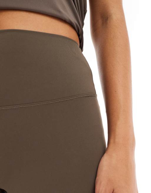 Nike One Training - Legging 7/8e à taille haute en tissu Dri-FIT - Marron, 5 de 5