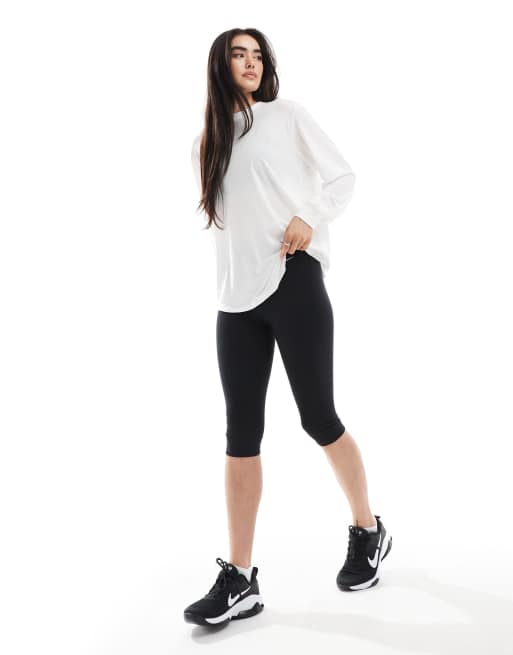 Nike One Training relaxed long sleeve t-shirt in white, 2 of 4