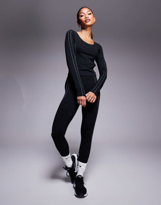 Nike - One Training - T-shirt taglio corto a maniche lunghe nera con profili riflettenti, 2 di 4