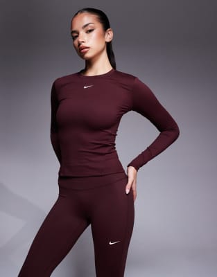 Nike - One Training - Top ajusté à manches longues en tissu Dri-FIT - Bordeaux-Rouge M