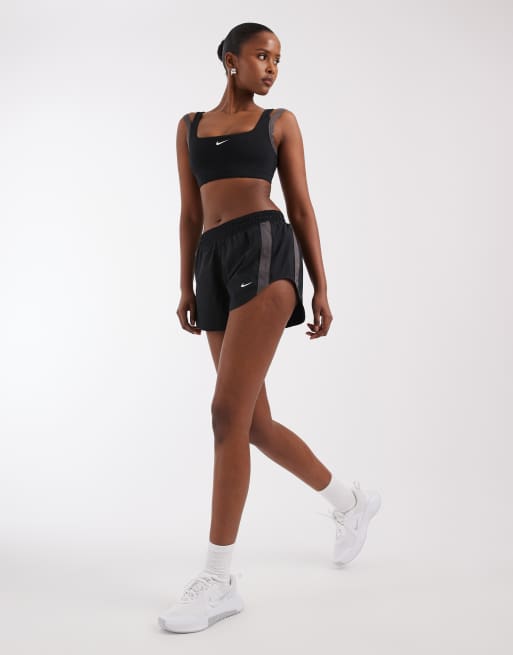 Nike One Training woven shorts in black, 2 of 5