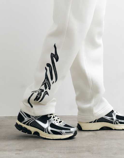 Nike open hem joggers with logo graphic in cream, 2 of 5
